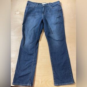 Levi’s Signature Totally Shaping Straight Jeans 35 x 32 (JI)